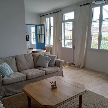 Rochefort, Charentaise 3 A 7 Personnes, 3 Etoiles * Rochefort (Charente-Maritime)